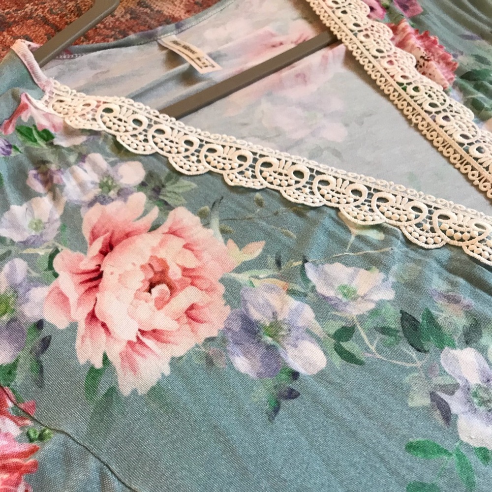 Anthropologie Flora Nikrooz Floral robe